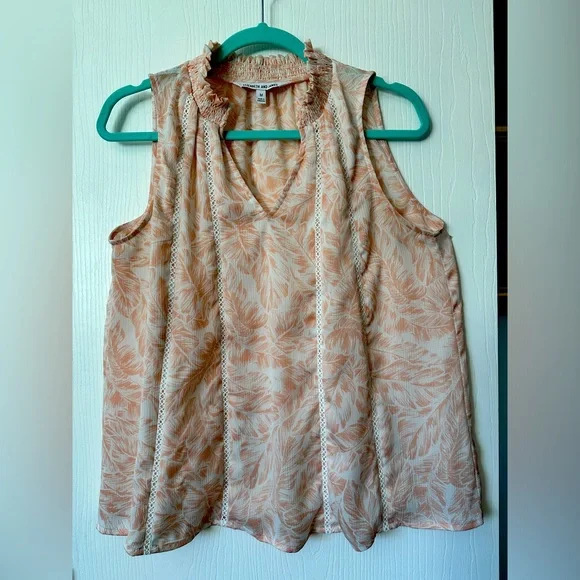 Elizabeth & James MEDIUM Pink White Leaf Print Sleeveless Blouse Smocked Neck - Picture 1 of 4